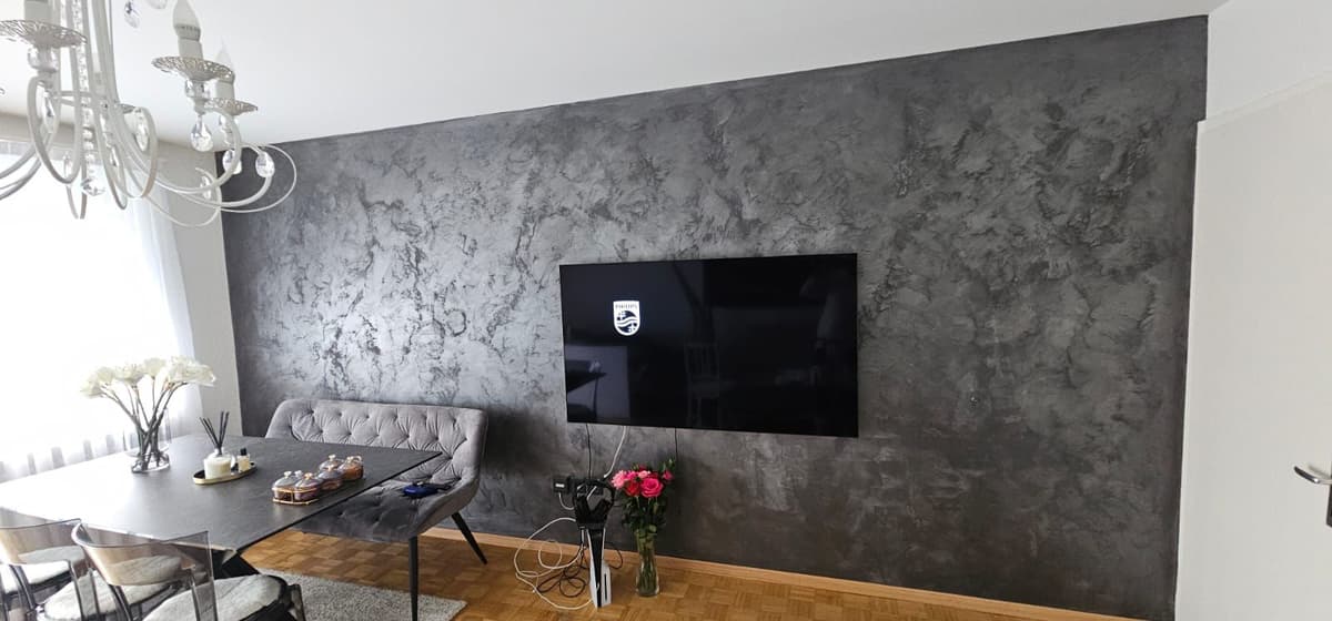 Elegante graue Wandgestaltung