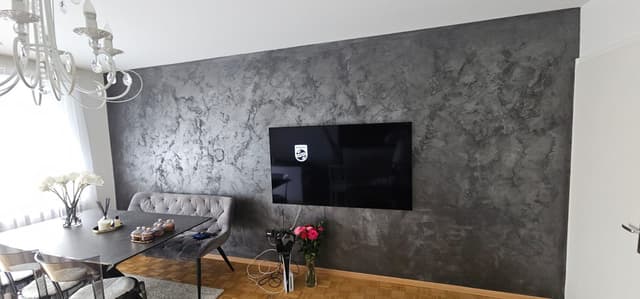 Elegante graue Wandgestaltung